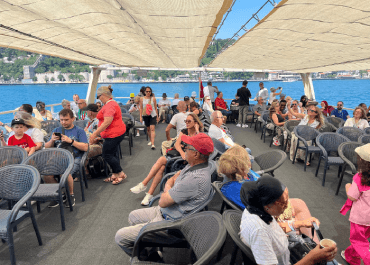 Morning Istanbul Bosphorus Boat Tour: Live Guide and Stopover on the Asian Side