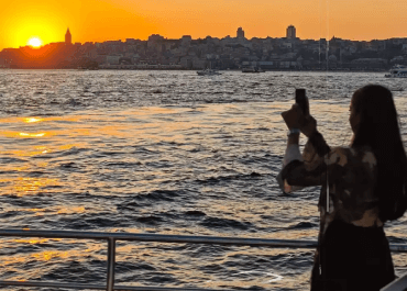 Istanbul Bosphorus Sunset Cruise on Luxury Yacht