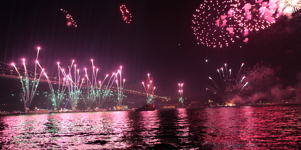 New Year Bosphorus cruise with fireworks and Istanbul skyline view