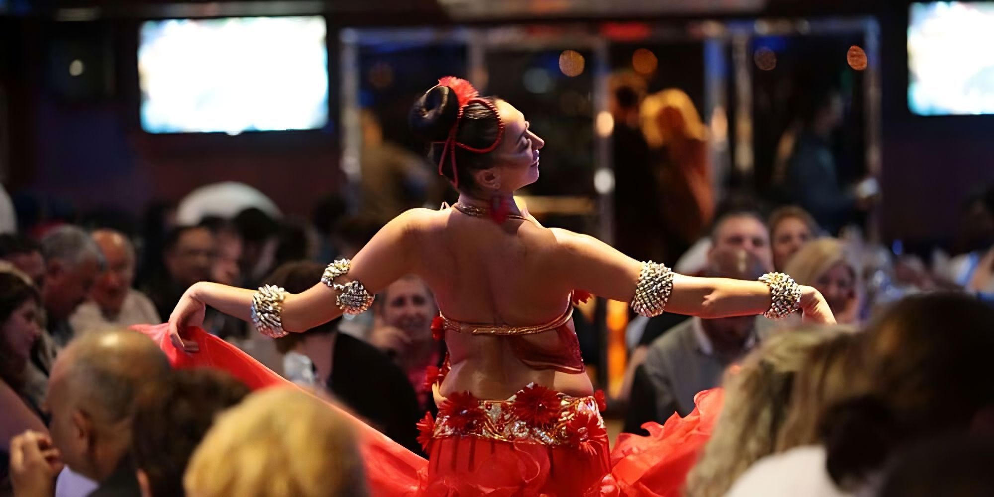 Live Turkish night show with belly dancer on New Year Bosphorus cruise