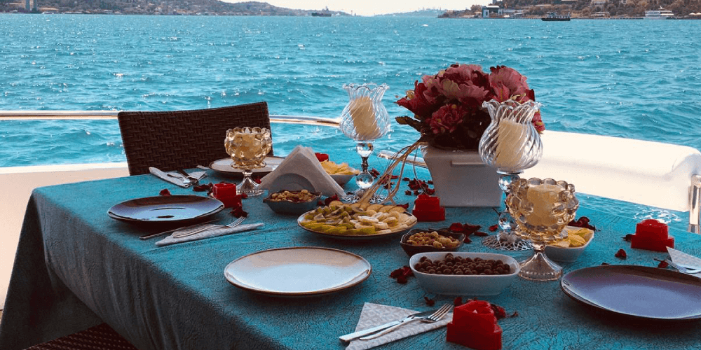 Evening yacht cruise in Istanbul with private dining on Bosphorus