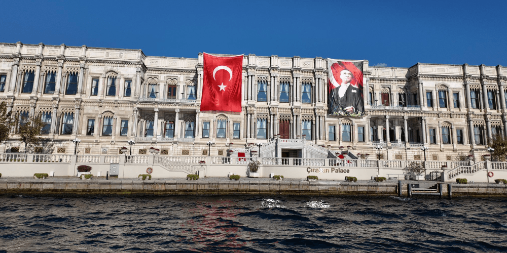 Istanbul Bosphorus daytime cruise with Turkish lunch served on board