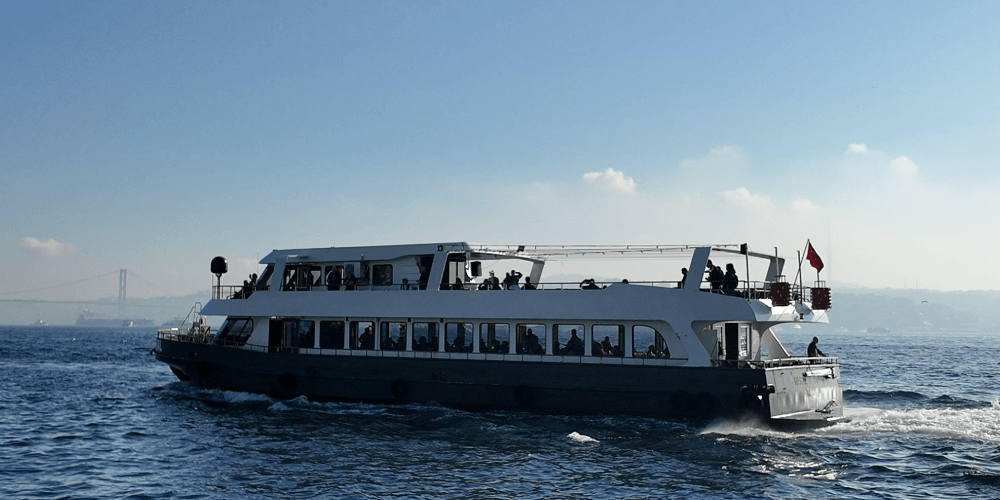 Istanbul Bosphorus lunch boat tour with Asian side stop and Turkish meal