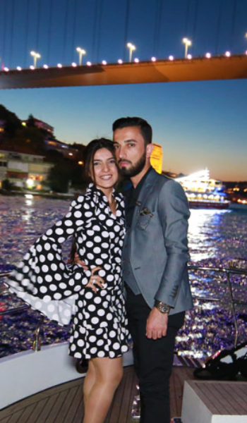 Intimate Bosphorus cruise with dinner for two on a private yacht