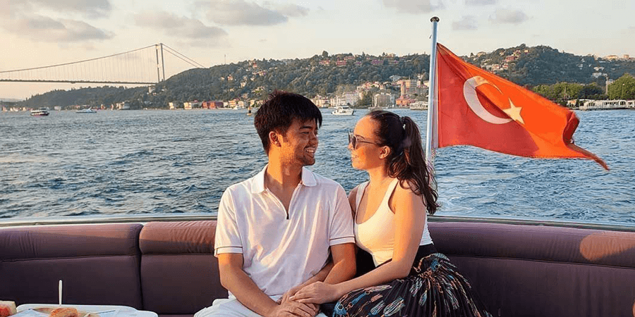 bosphorus-cruise-by-private-yacht-romantic-dinner