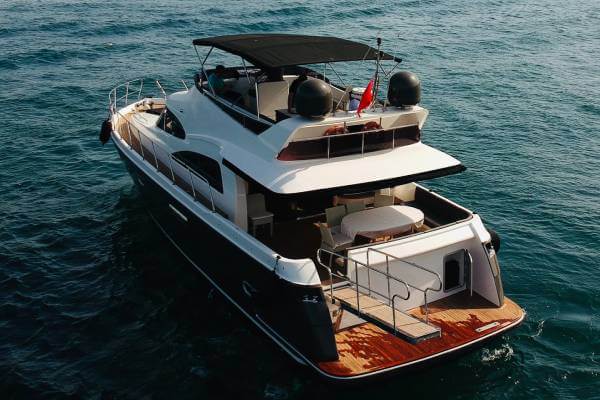private bosphorus yacht cruise and romantic dinner