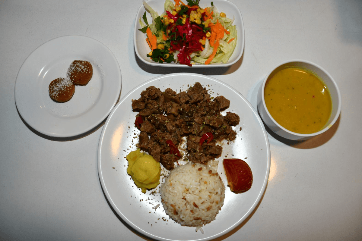 Istanbul sightseeing lunch cruise with waterfront palace and mosque views