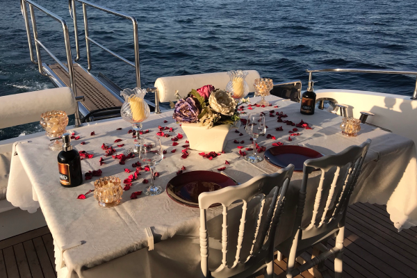 private bosphorus yacht cruise and romantic dinner