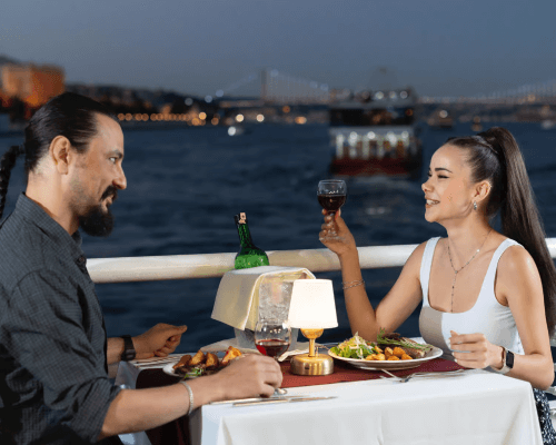 Romantic Bosphorus Dinner Cruise in Istanbul